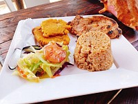 Almuerzo a la oriila del mar